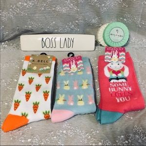 Women Lot of 3 socks featuring Easter moti…
